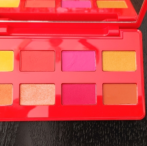 Artist Couture Caliente Eyeshadow Palette - Picture 2 of 2